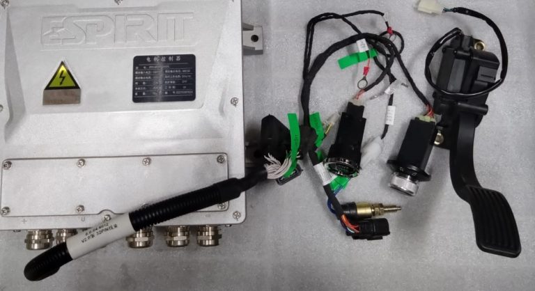 CONTROLADOR DE MOTOR SÍNCRONO CON ACCESORIOS